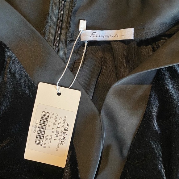 NWT AEL (Amy enjoy life) Woman’s Black Velvet High Waist Jumpsuit, Size L - Picture 2 of 9